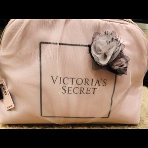 VICTORIA SECRET MAKEUP BAG!